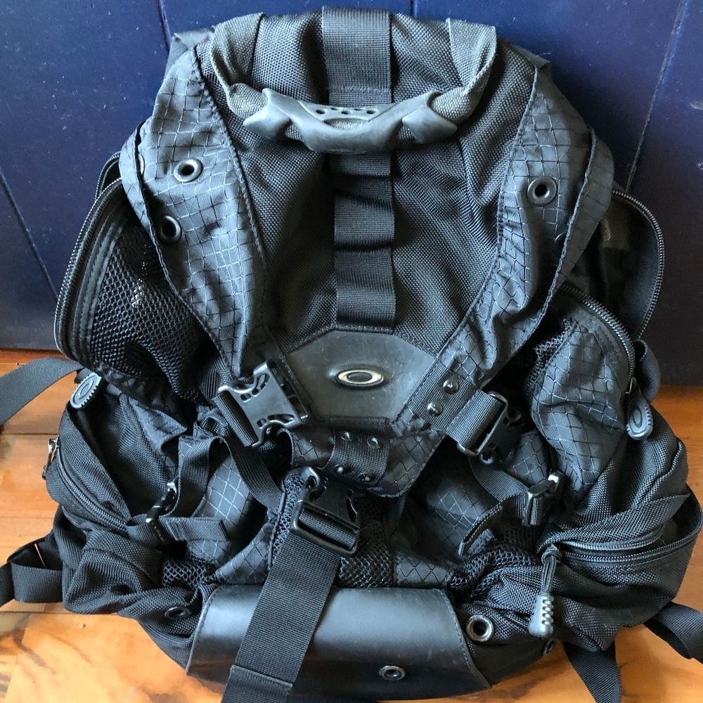 Excellent Black Oakley Icon Backpack
